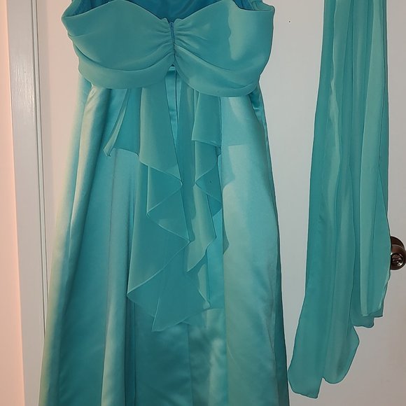 Dress - Picture 2 of 3
